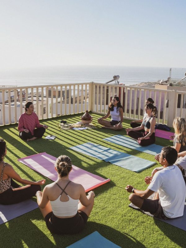 retiros de yoga con nira en vic3